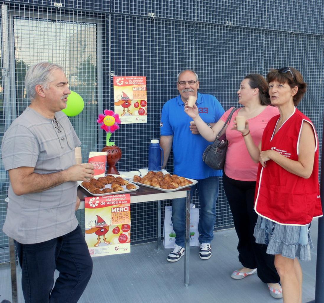 VAR (83) viennoiseries offertes afin de remercier les donneurs.