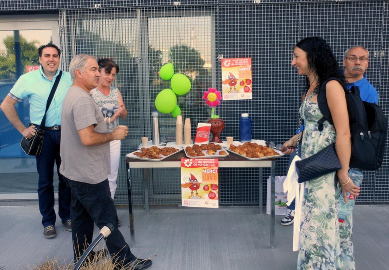 VAR (83) viennoiseries offertes afin de remercier les donneurs.